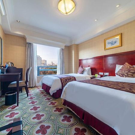 Ramada Yichang Hotel Экстерьер фото