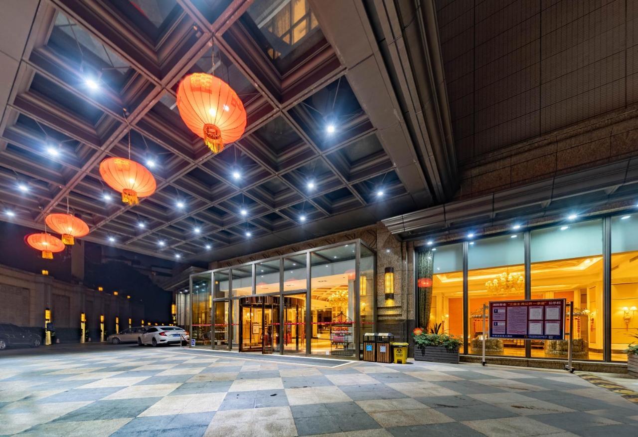 Ramada Yichang Hotel Экстерьер фото