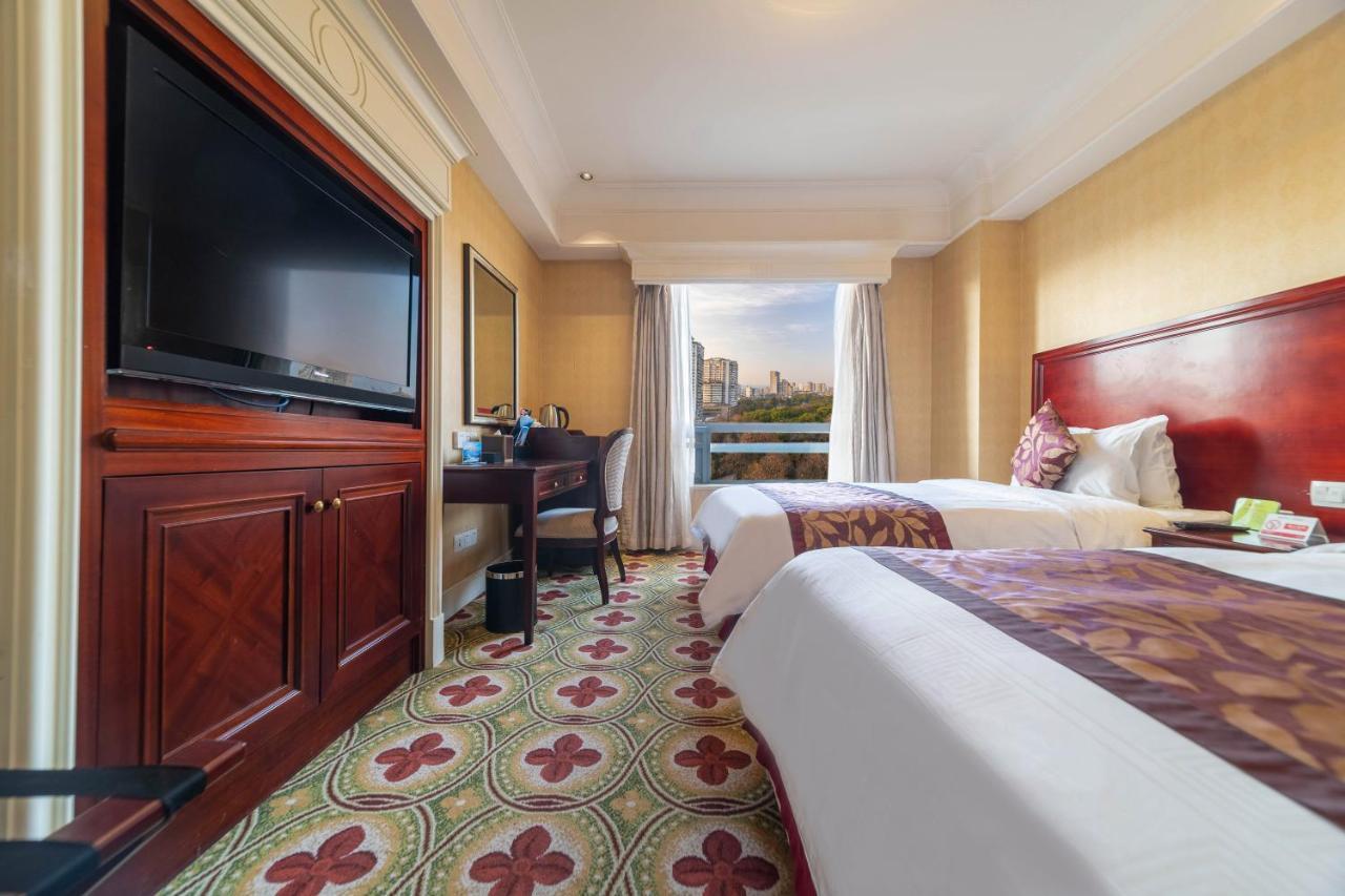 Ramada Yichang Hotel Экстерьер фото