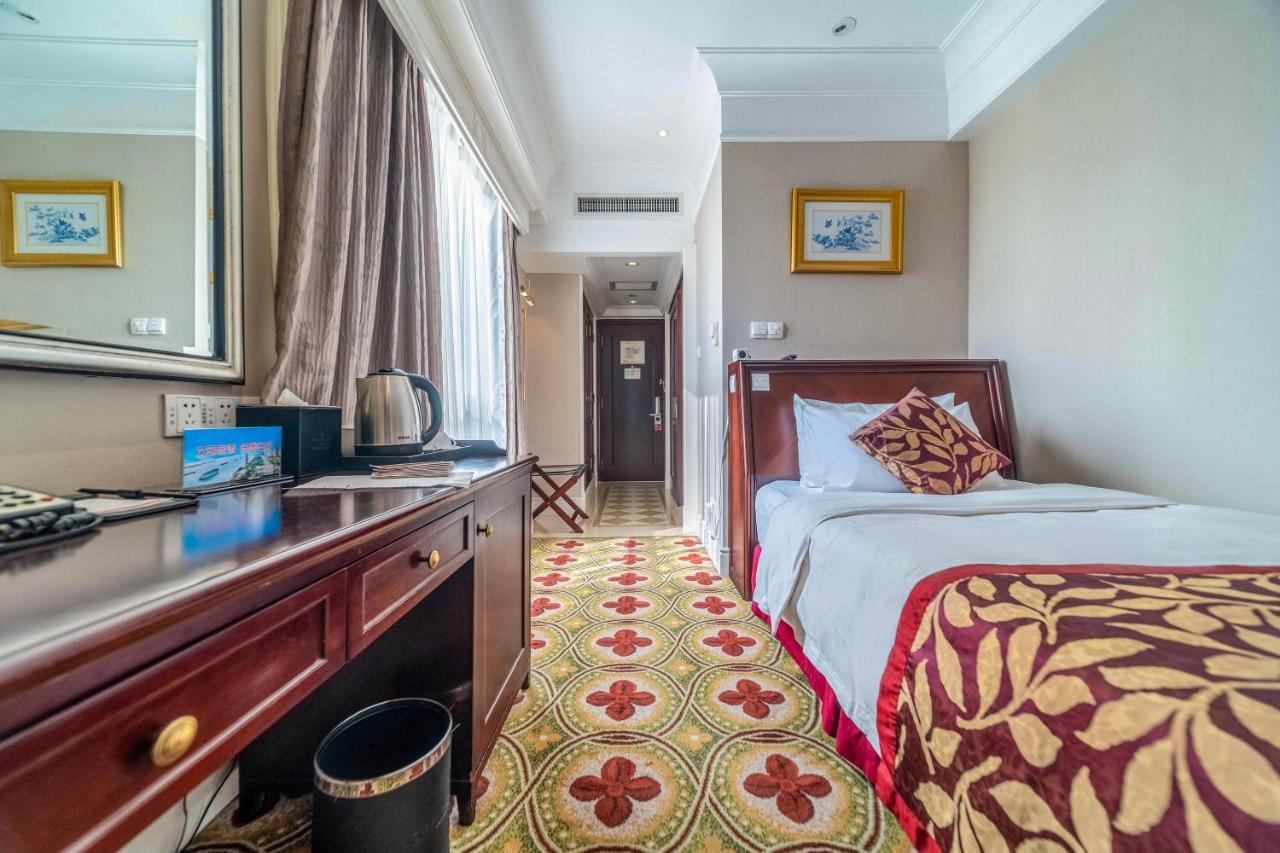 Ramada Yichang Hotel Экстерьер фото