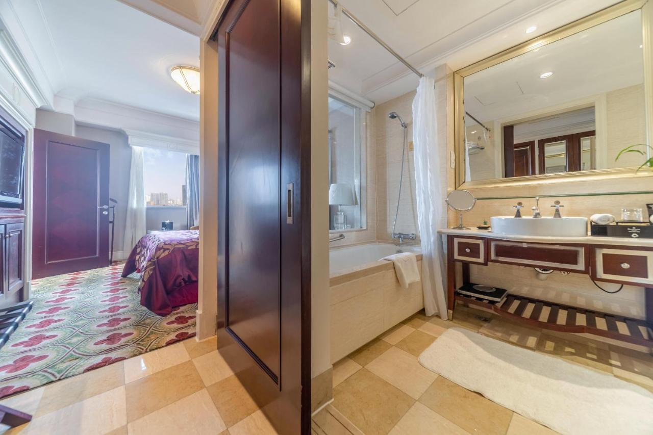 Ramada Yichang Hotel Экстерьер фото
