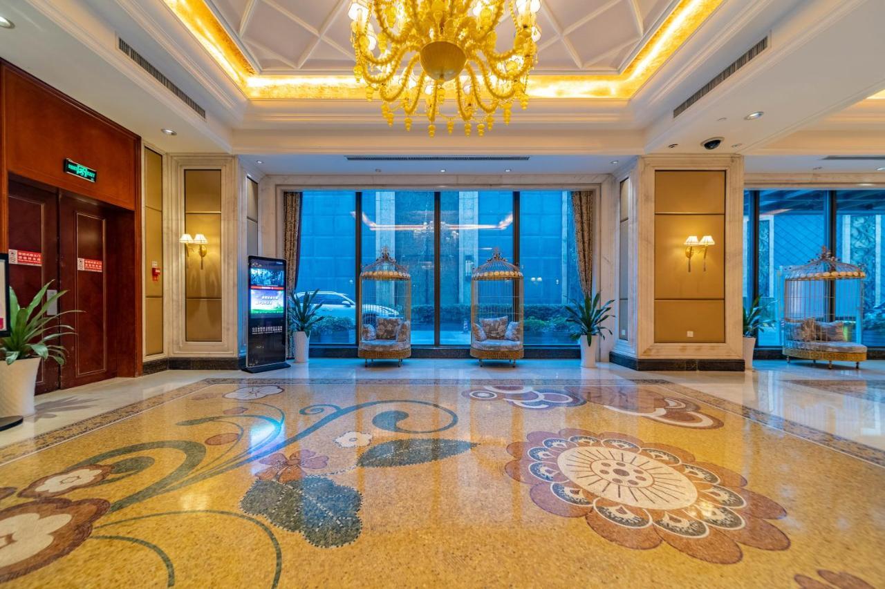 Ramada Yichang Hotel Экстерьер фото