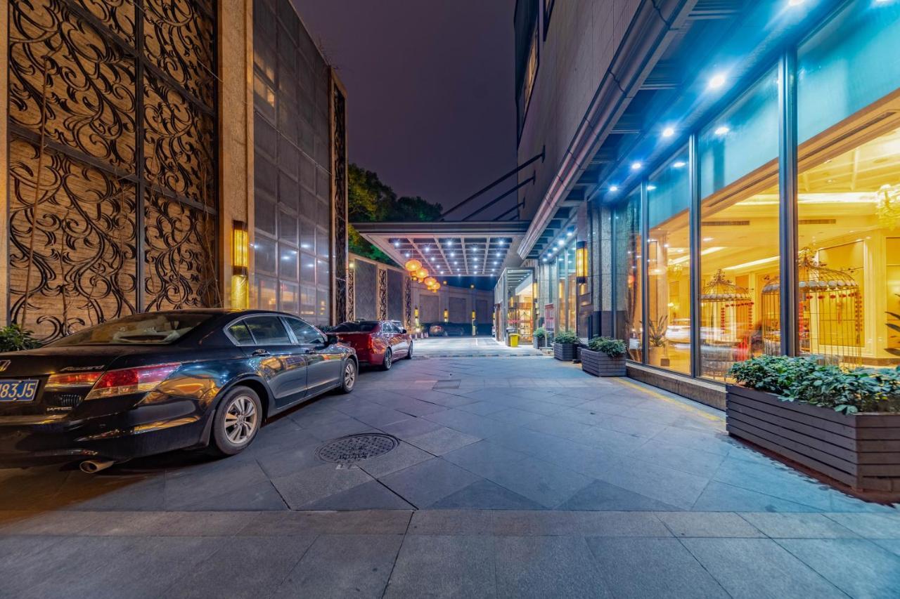 Ramada Yichang Hotel Экстерьер фото