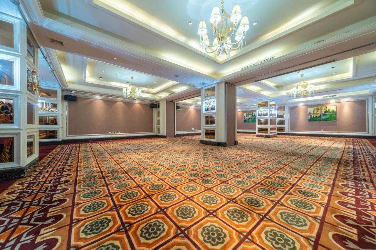 Ramada Yichang Hotel Экстерьер фото