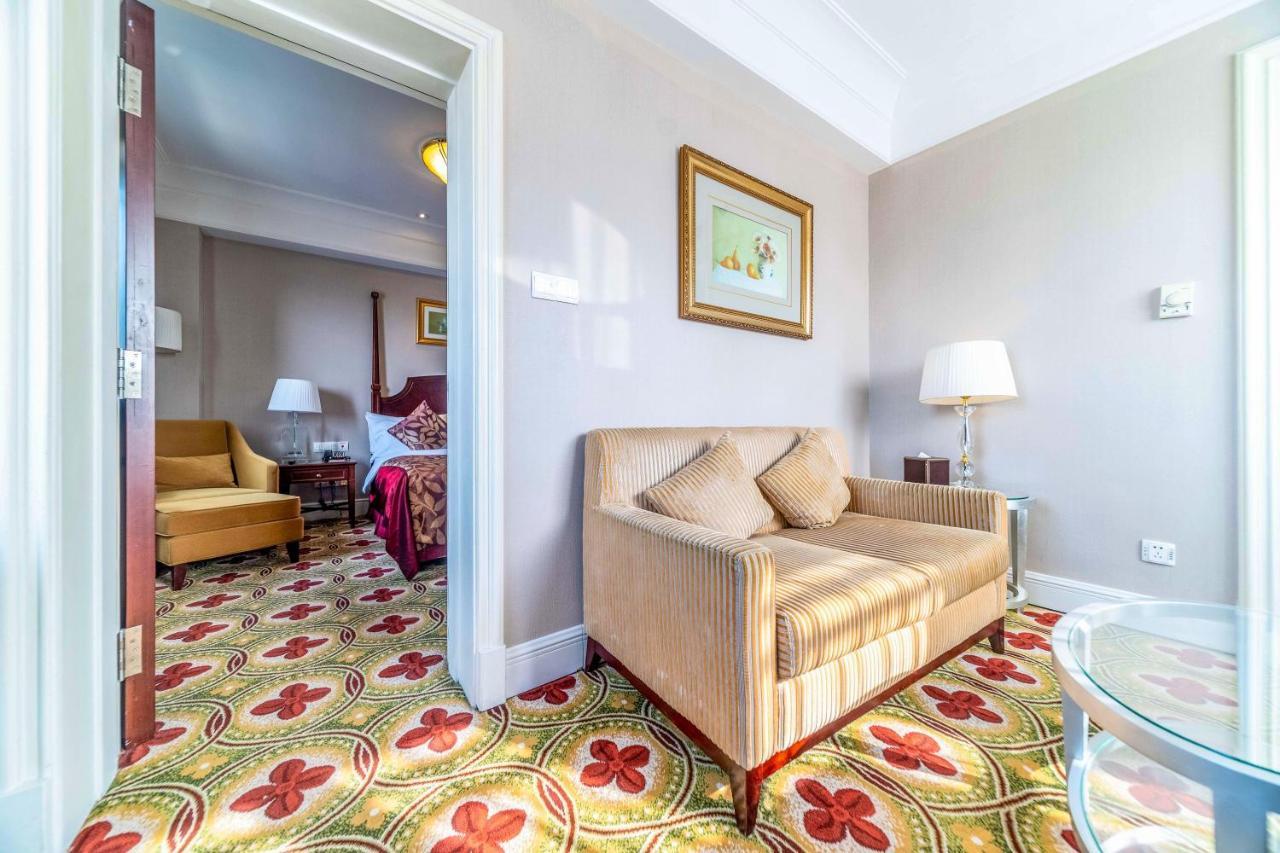 Ramada Yichang Hotel Экстерьер фото