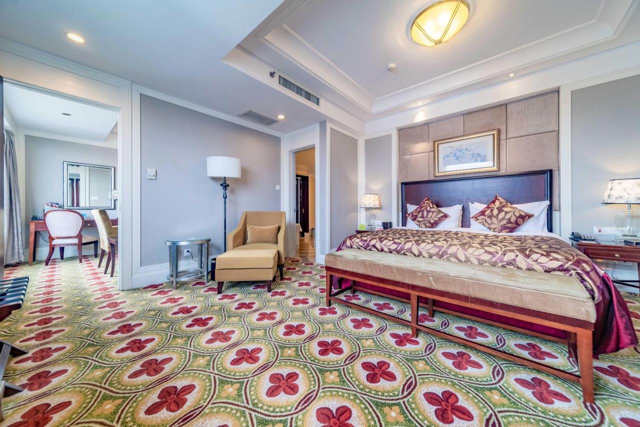 Ramada Yichang Hotel Экстерьер фото