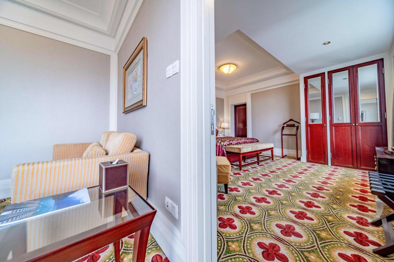 Ramada Yichang Hotel Экстерьер фото