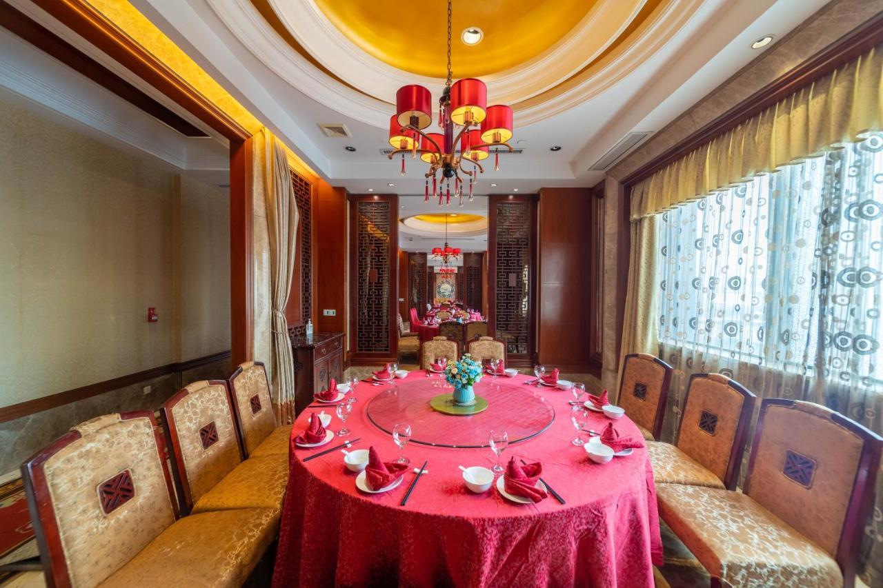 Ramada Yichang Hotel Экстерьер фото