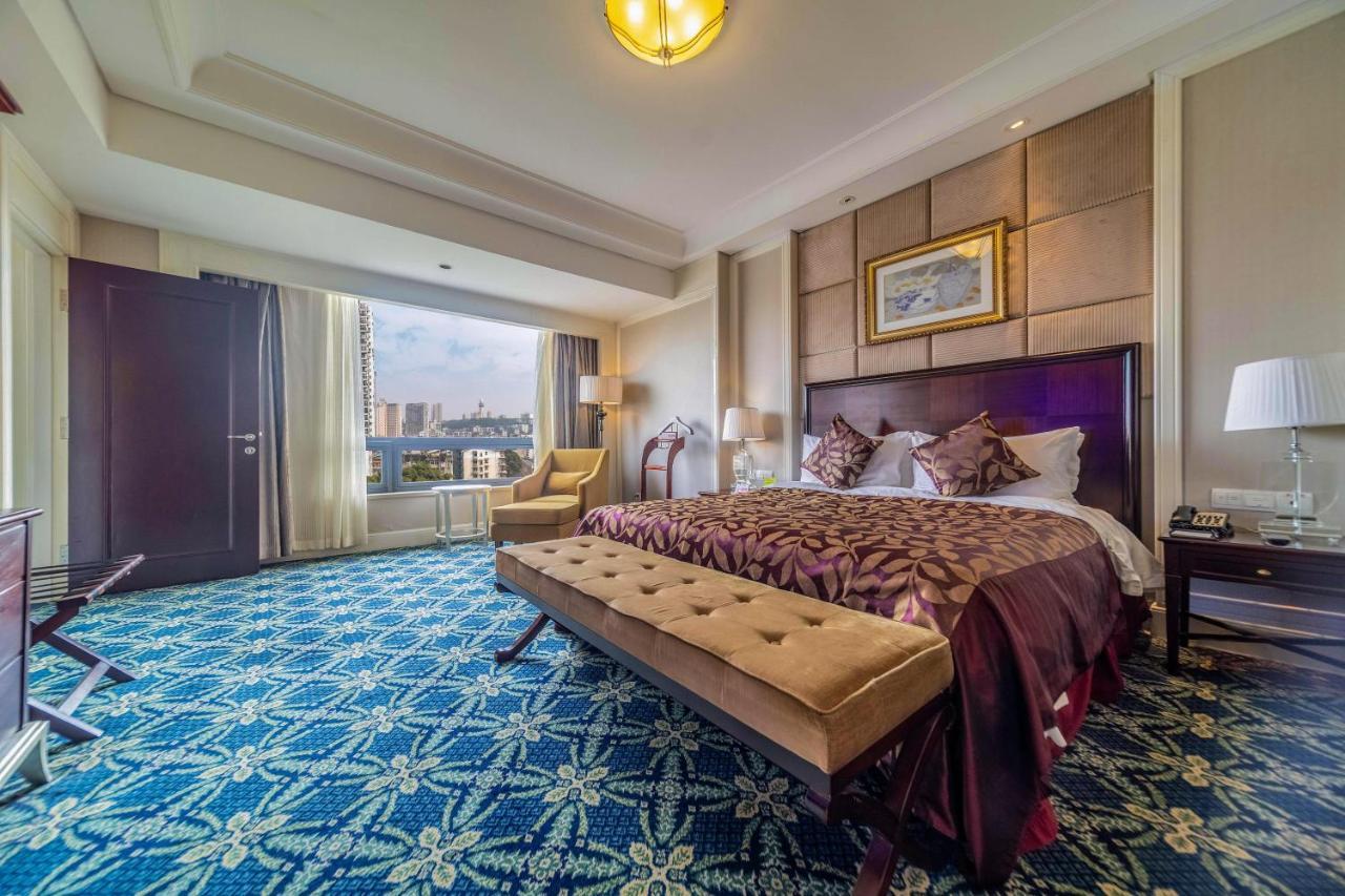 Ramada Yichang Hotel Экстерьер фото