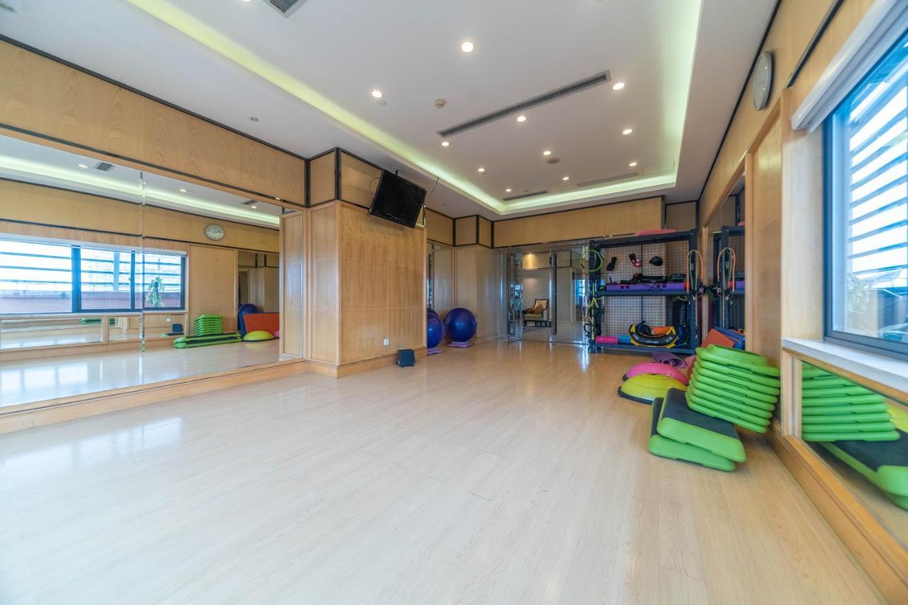 Ramada Yichang Hotel Экстерьер фото