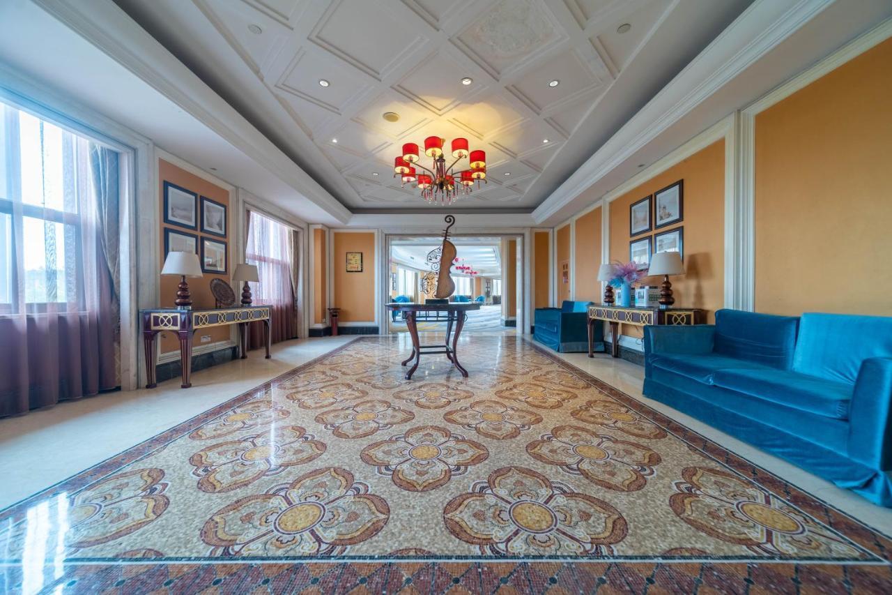 Ramada Yichang Hotel Экстерьер фото