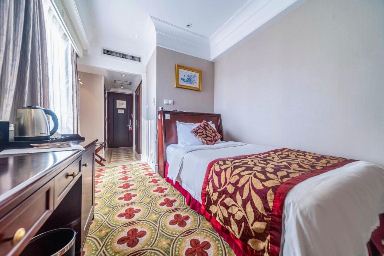 Ramada Yichang Hotel Экстерьер фото