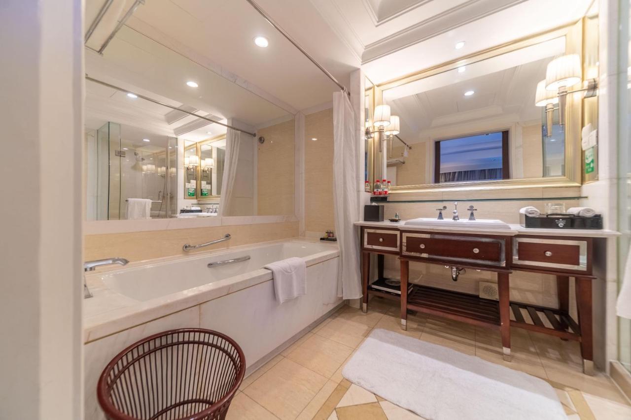 Ramada Yichang Hotel Экстерьер фото