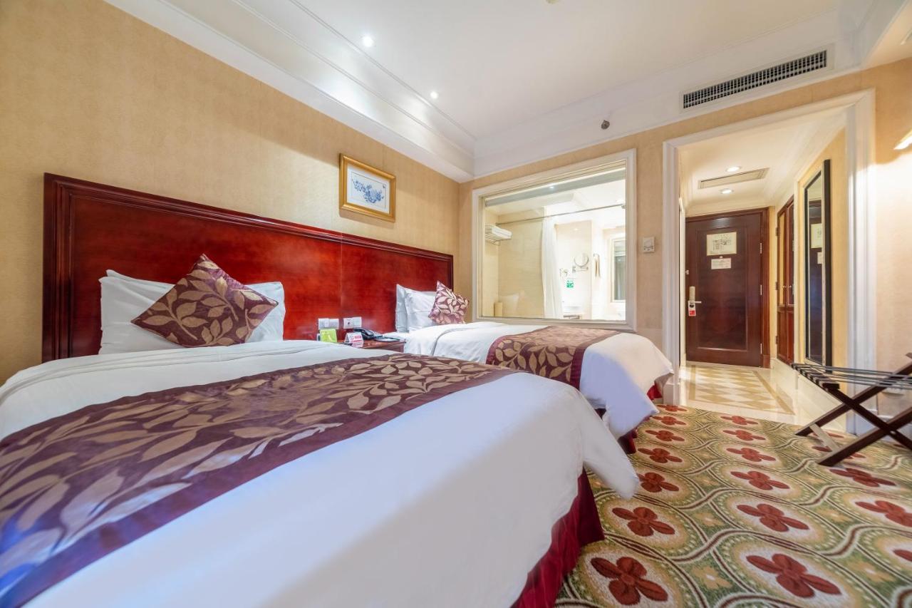 Ramada Yichang Hotel Экстерьер фото