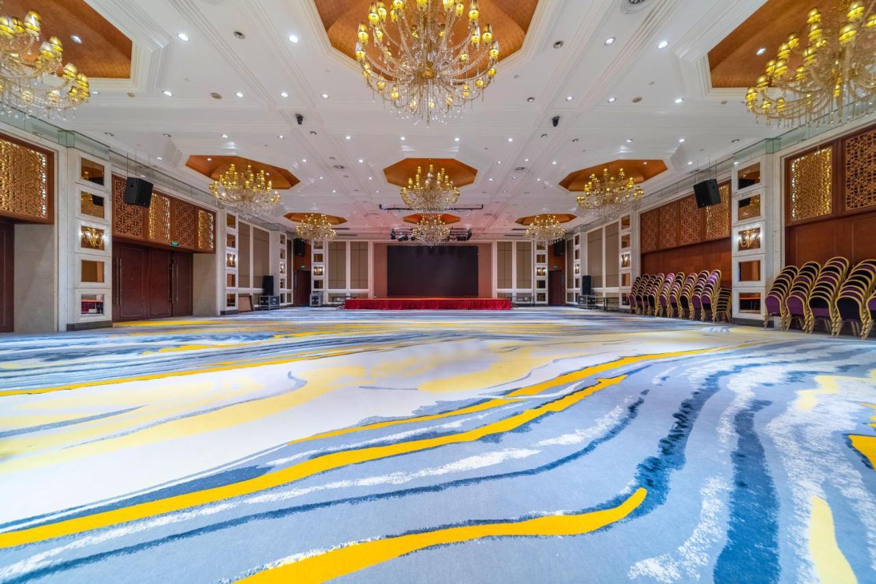 Ramada Yichang Hotel Экстерьер фото