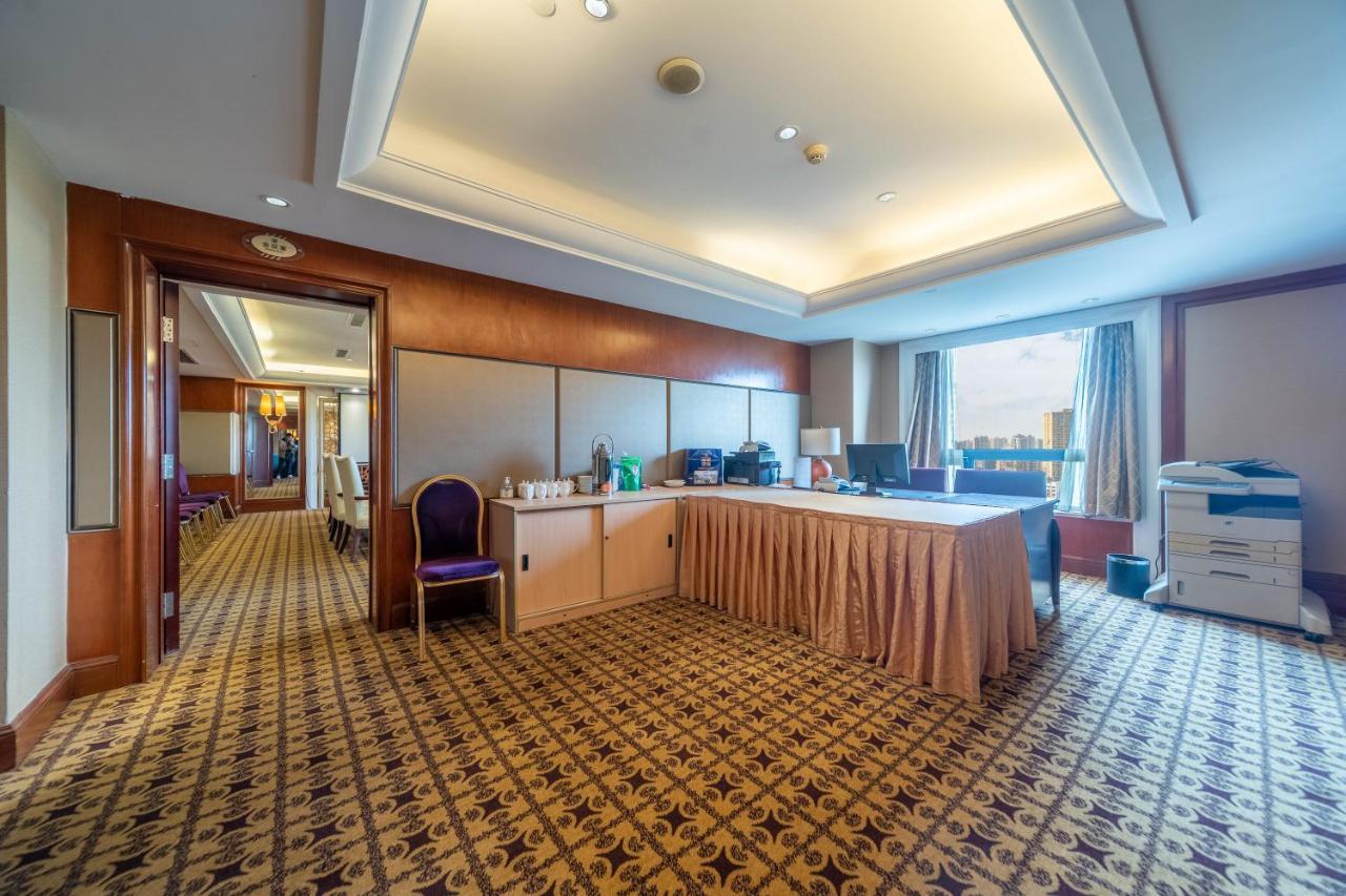 Ramada Yichang Hotel Экстерьер фото