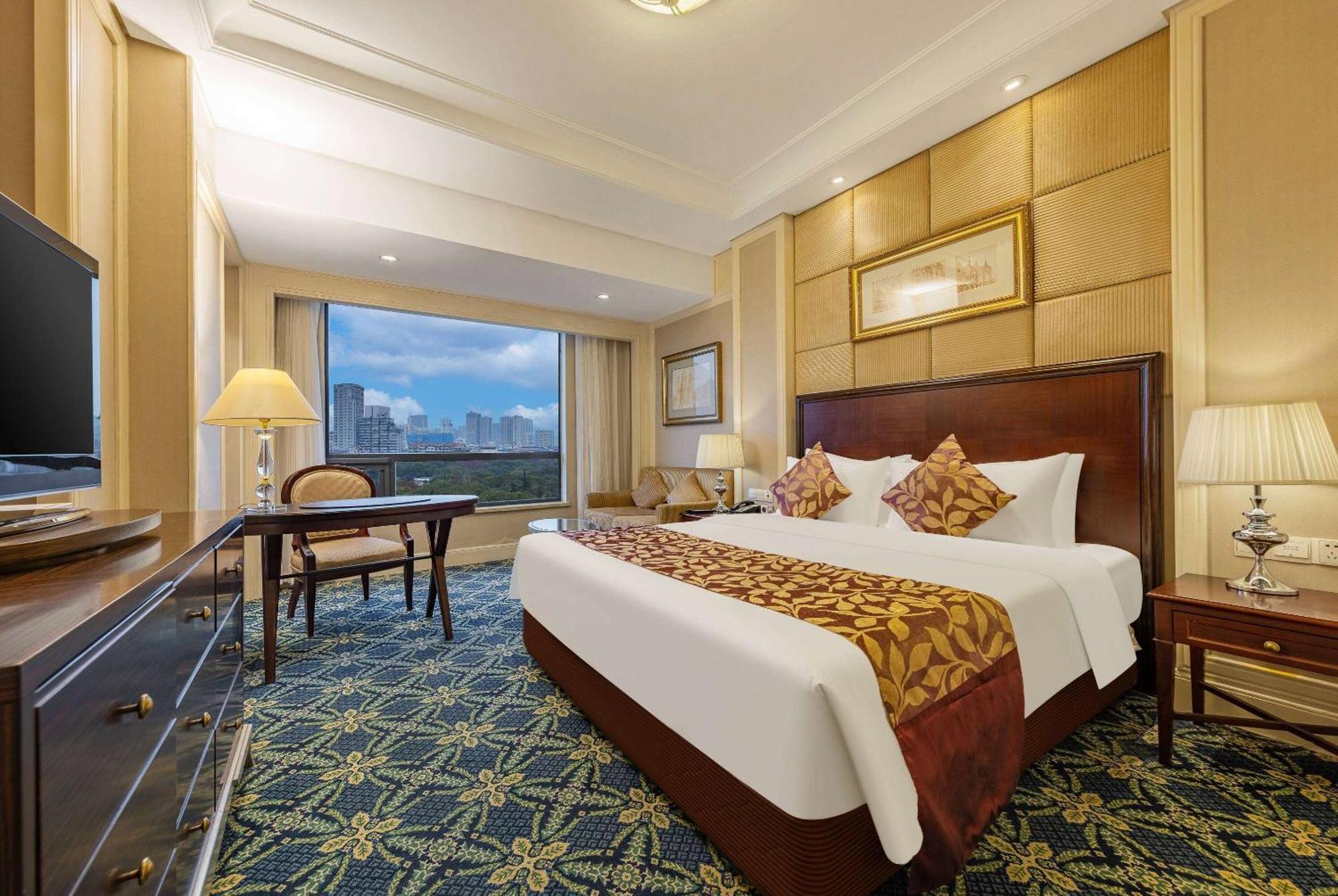 Ramada Yichang Hotel Экстерьер фото