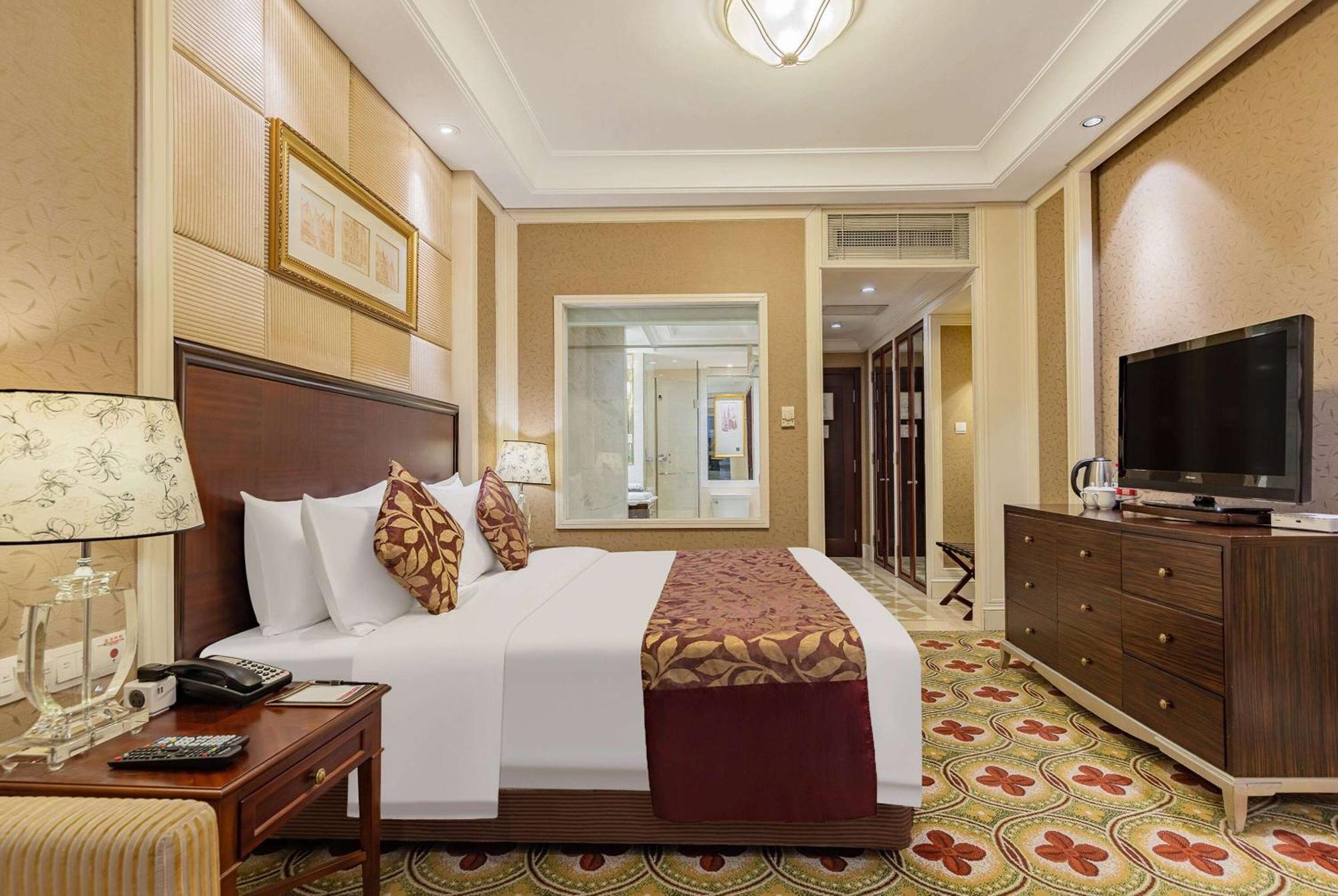 Ramada Yichang Hotel Экстерьер фото