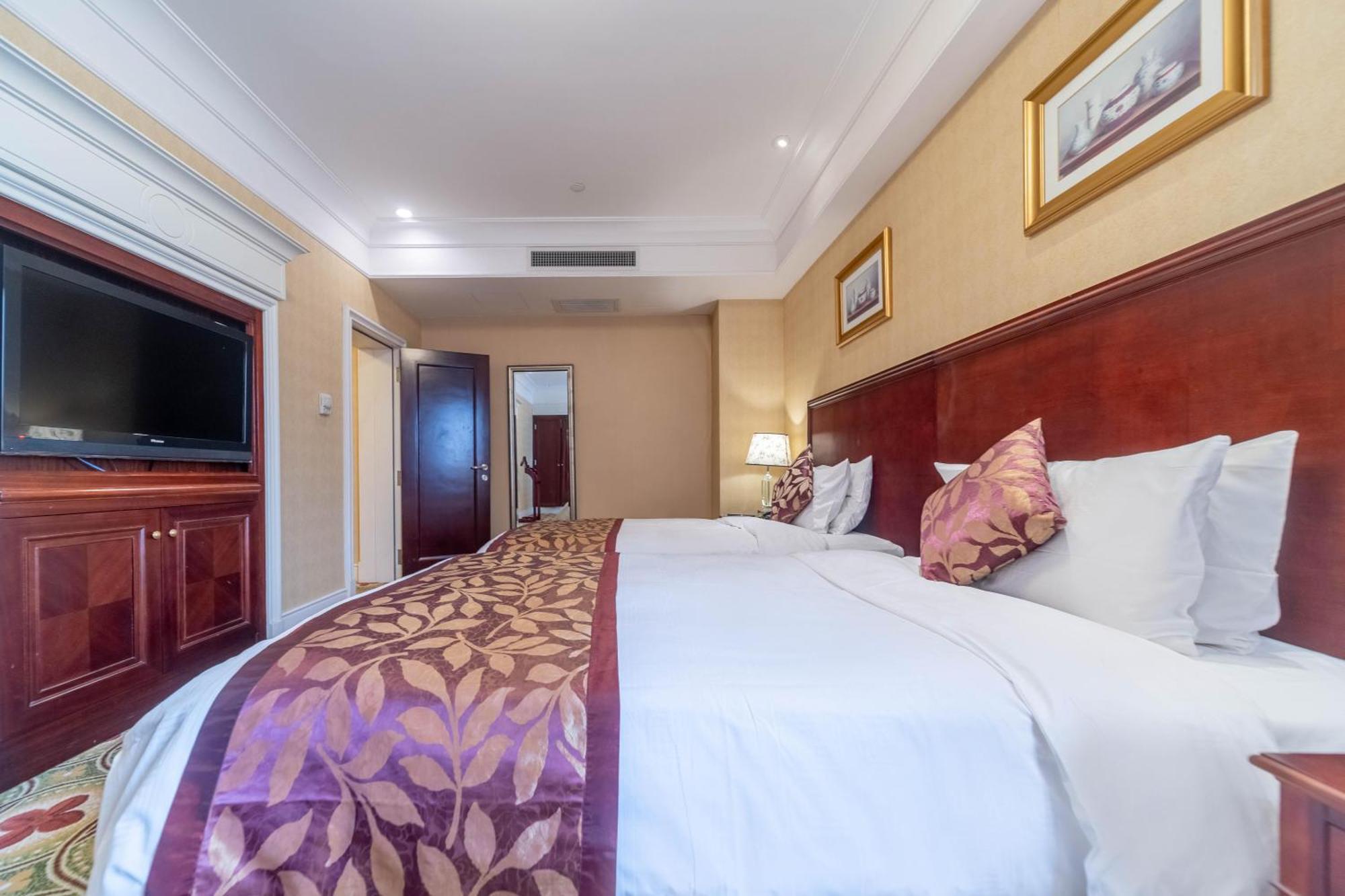 Ramada Yichang Hotel Экстерьер фото