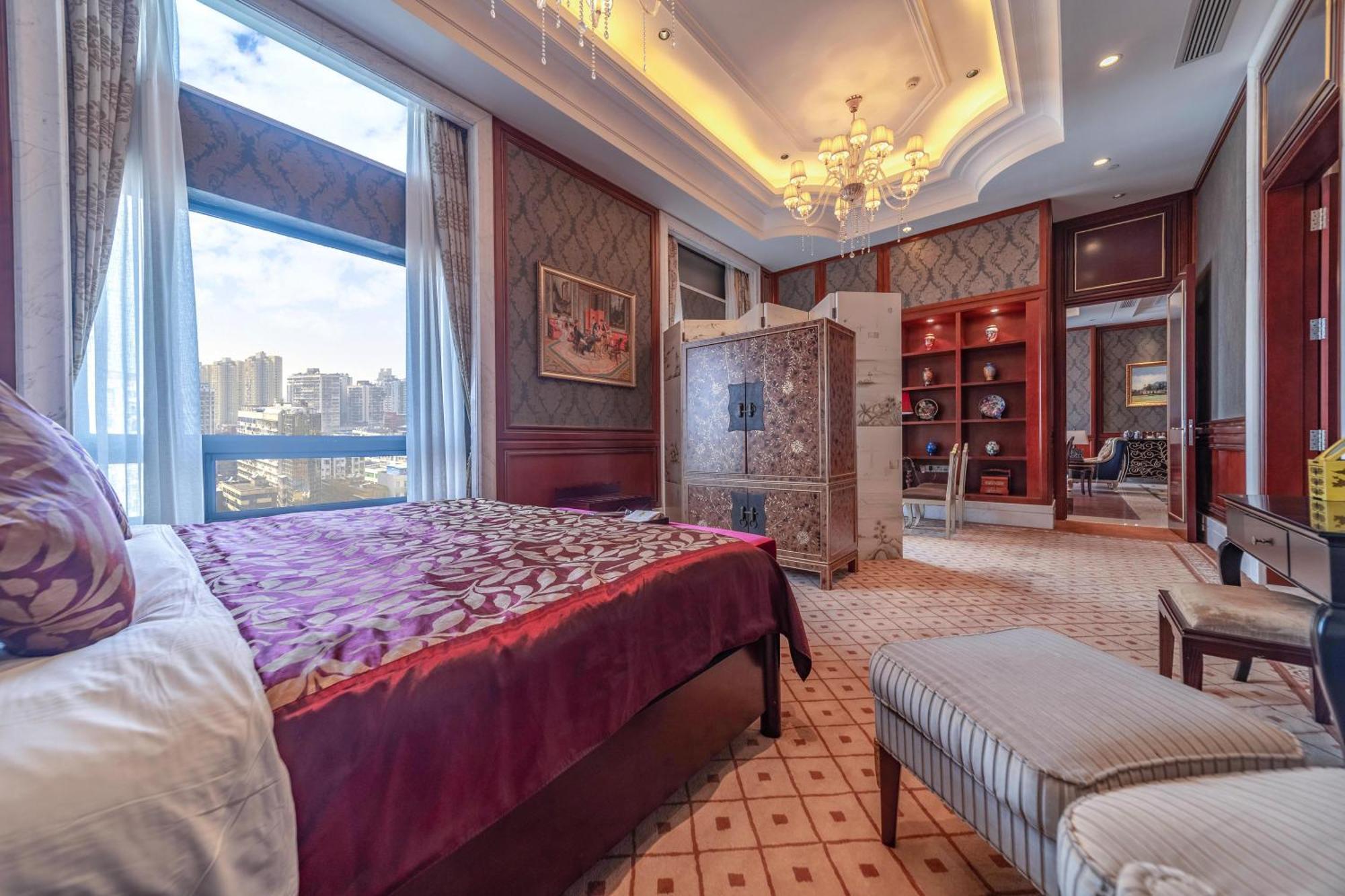 Ramada Yichang Hotel Экстерьер фото