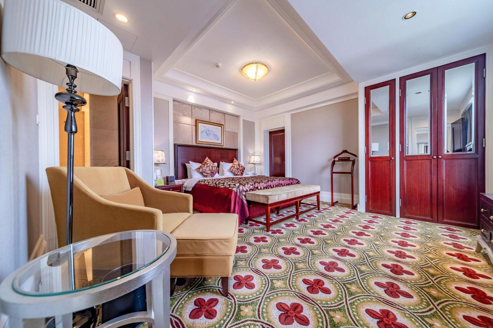 Ramada Yichang Hotel Экстерьер фото