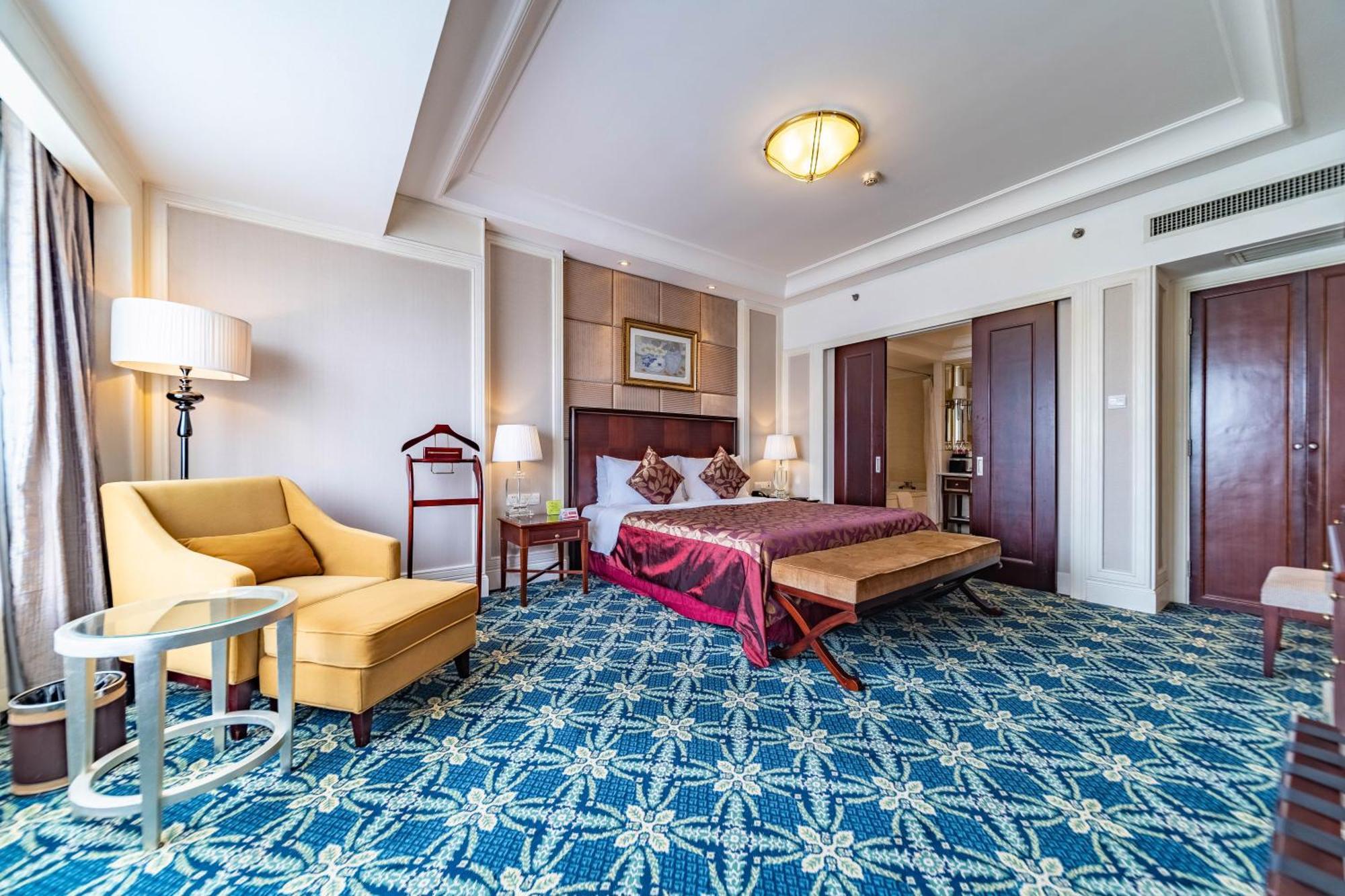 Ramada Yichang Hotel Экстерьер фото