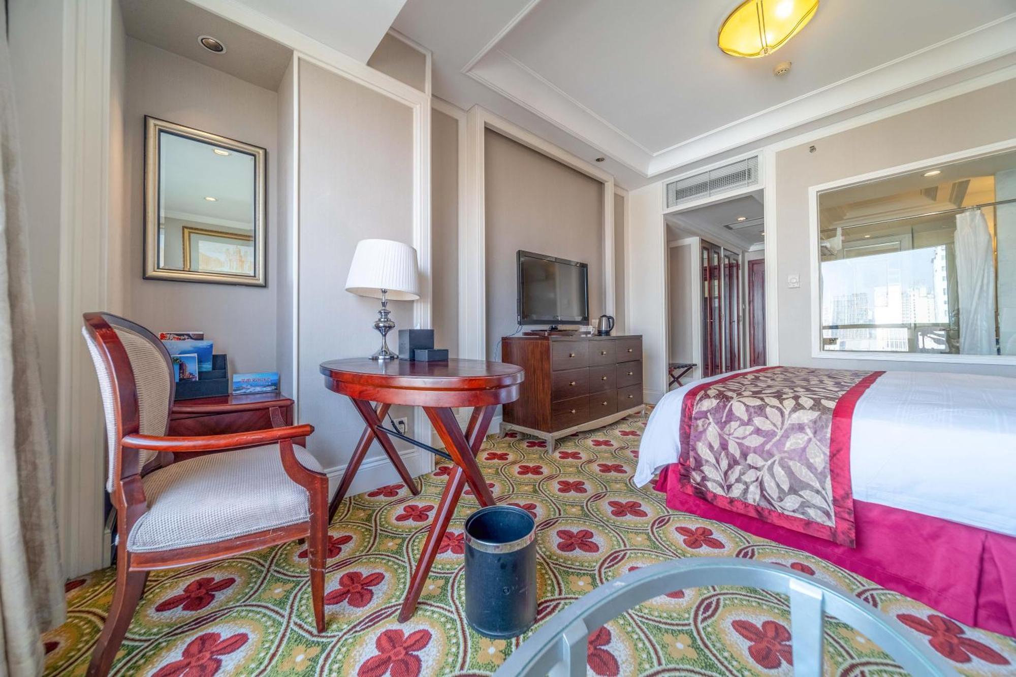 Ramada Yichang Hotel Экстерьер фото